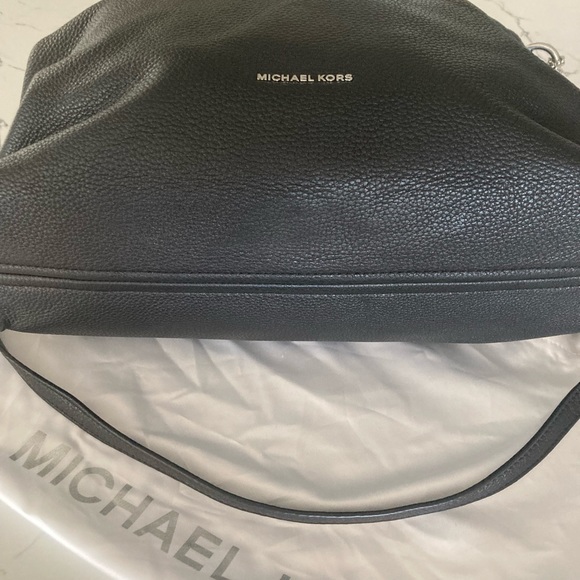 Brooklyn Large Leather Shoulder Bag. - Picture 7 of 10